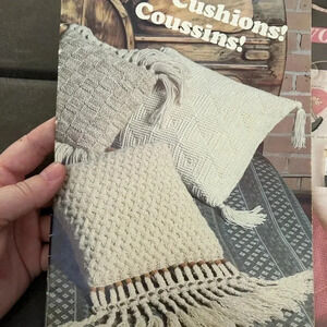 5/$25 Patons  Beehive 422 DIY crochet pillows 1970’s vintage home decor